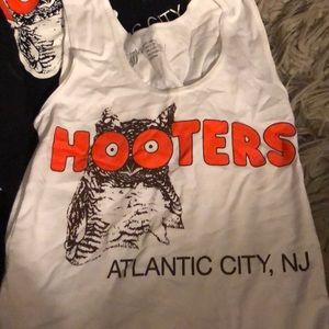 Hooters tank top
